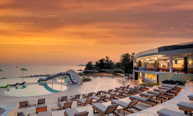 Potos Resort | Alexandra Elegance Bridging Generations