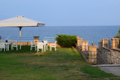 Messini Apartment | Alexandros Apartments , Beachfront Retreat near Petalidi with Private Sunbeds & Sea View