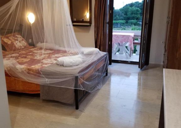 Agios Georgios Pagon Apartment | AlexMar studio 3