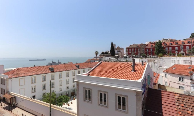 Santa Maria Maior Apartment | Alfama River View Tailor Made Flat