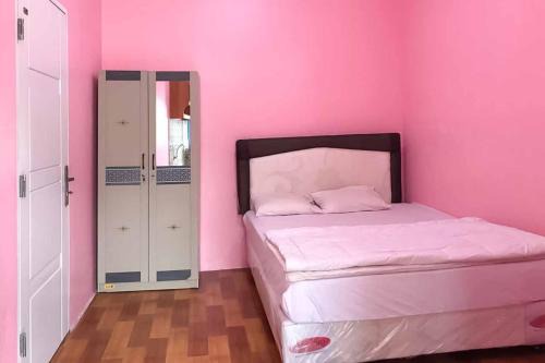 Bogor Barat Hotel | Algira Guest House Syariah Bogor Redpartner