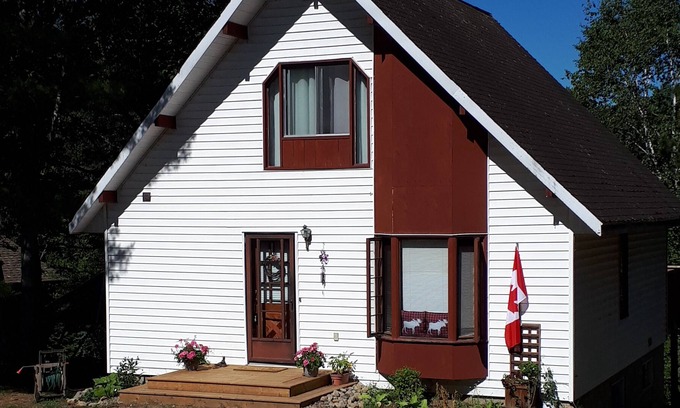 Whitney Cottage | Algonquin Winter Fun Cabin