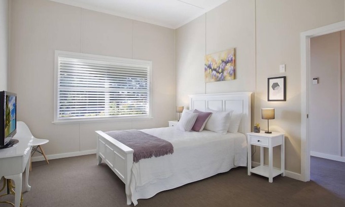 Cessnock Cottage | Alice's Cottage - Cessnock, Hunter Valley, Central location