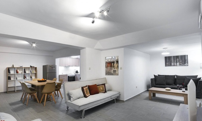 Pangrati Apartment | Alkimaxou21 · 2BR next to the National Gallery &