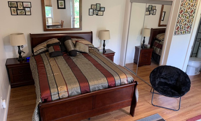 Hudson Apartment | All comforts of home