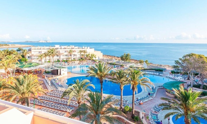 San Antonio Bay Resort | All-Inclusive Swim Up Deluxe Family Studio at Sirenis Seaview Country Club