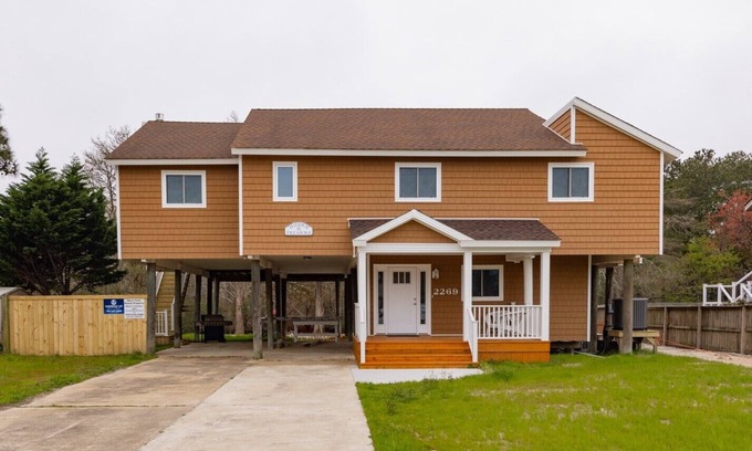 Sandbridge House | ALL NEW for 2024! Walk to Beach, Pool, Dog Friendly!