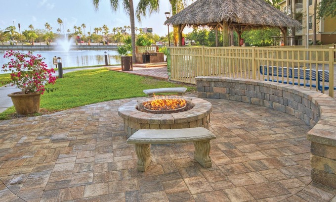 Kissimmee Resort | All Suite Resort near Old Town Amusement Park and Disney World