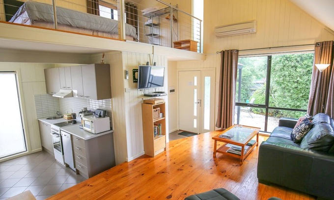 Bright Villa | ALLAMBIE COTTAGES - VILLA 1: Bright