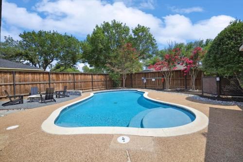 Allen House | Allen Abode - 4 Bedrm Pool Fire Pit Charm