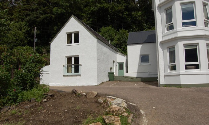 Onich Cottage | Allt Nan Ros Cottage - a holiday cottage that sleeps 4 guests in 2 bedrooms