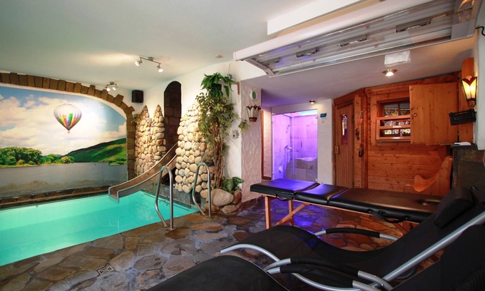 Zell Apartment | Alone in indoor pool, sauna, steam sauna, directly on the banks of the Moselle, balcony