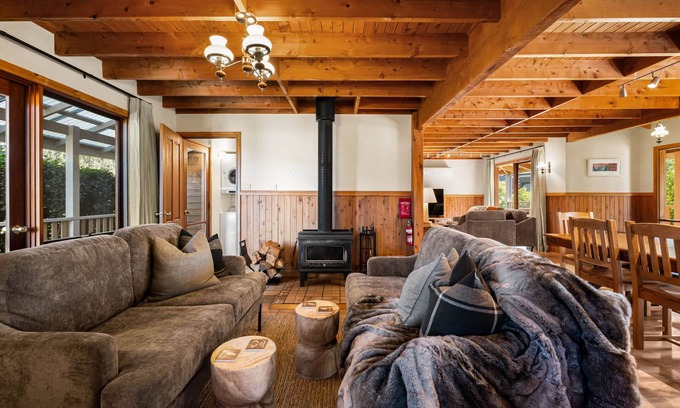 Tawonga South House | Alpine Alps Cabin-Sleeps 10-Pool & Mountain Views