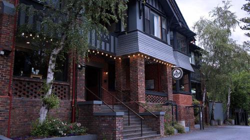 Warburton Hotel | Alpine Hotel, Eat Drink Sleep