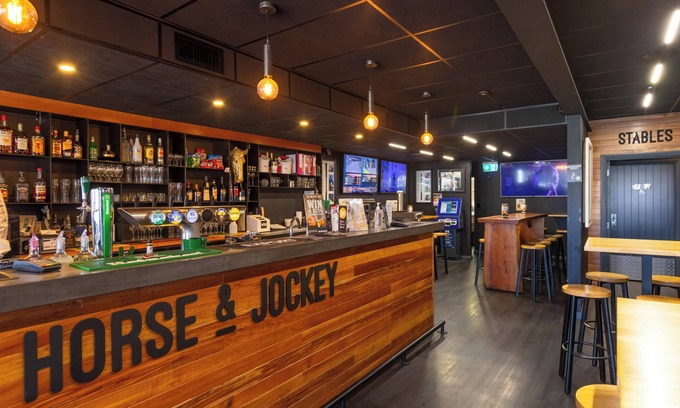 Upper Riccarton Hotel | Alpine Hotel