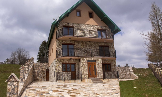 Zabljak Apartment | Alpine Studio Escapes in Zabljak