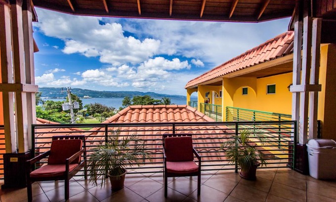 Montego Bay Hotel | Altamont West Hotel