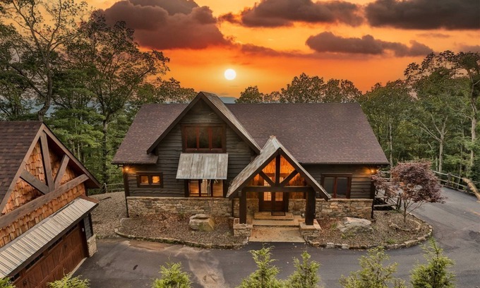 Mineral Bluff House | Altitude Elegance | Mineral Bluff, GA