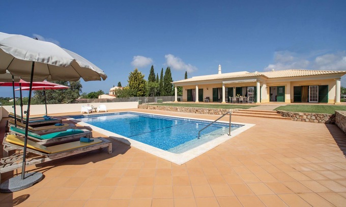 Lagoa e Carvoeiro House | Alto da Rafoia by Interhome