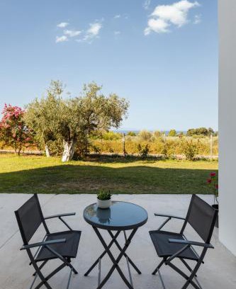 Agios Nikolaos Apartment | Amalfi by halu!, Apartment with private garden