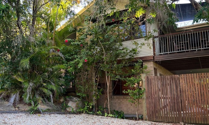 Arakoon House | Amaroo within walking distance to Trial Bay and Little Bay