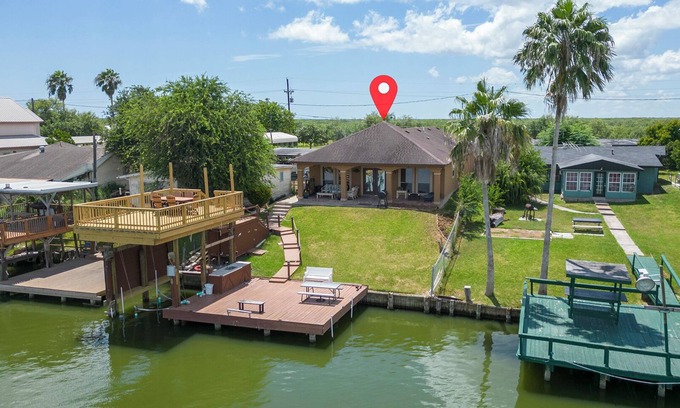 Arroyo City House | Amazing 3-bedroom 3- bathroom house with AC in Arroyo City on the water