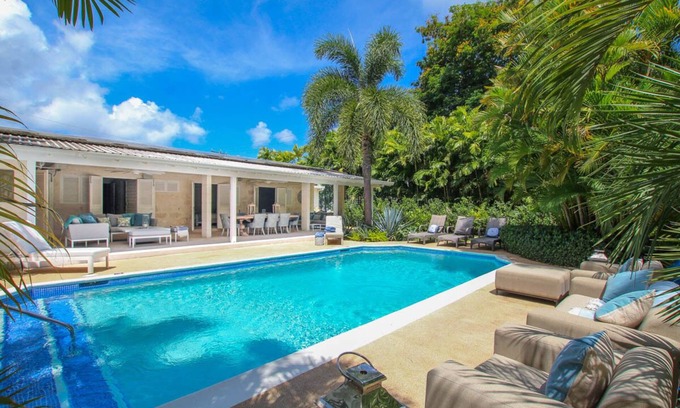 Mullins House | Amazing 4-bed Villa with Pool 5 mins from Beach - Palm Grove 1