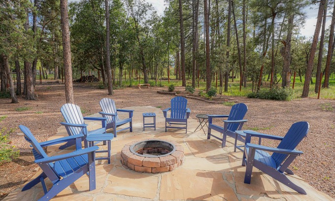 Lakeside Cabin | AMAZING 4300 SQ FEET RETREAT ON 4.5 ACRES WITH AC! SLEEPS 16 PETS WELCOME!