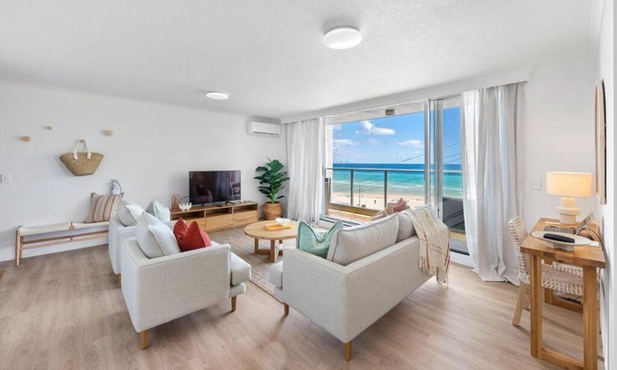 Coolangatta Apartment | Amazing beach view and perfect location Kirra