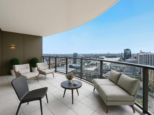 Chinatown Apartment | Amazing CBD Sub penthouse with full harbor and City view above 30th floors