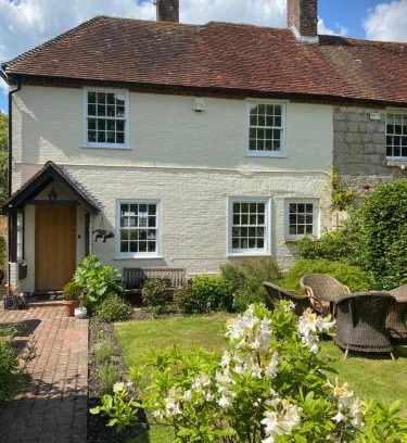Ewhurst Green House | Amazing cottage right in the heart of Ewhurst Green, overlooking Bodiam Castle