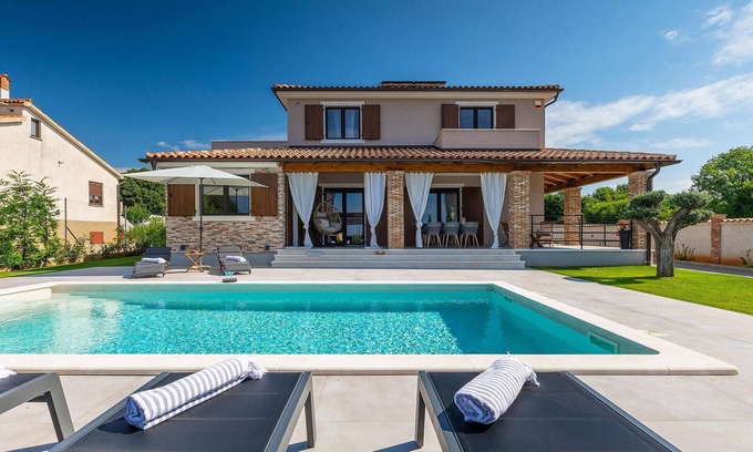 Galizana House | Amazing home in Galizana with sauna