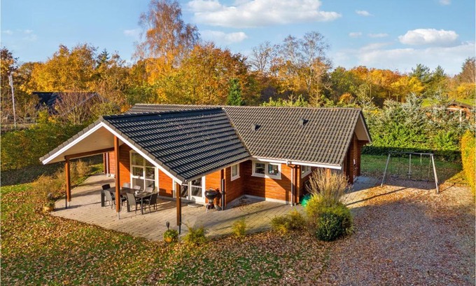 Fjellerup House | Amazing Home In Glesborg With 4 Bedrooms And Wifi