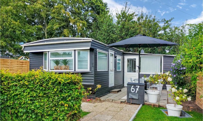 Heinkenszand House | Amazing Home In Heinkenszand With Wifi