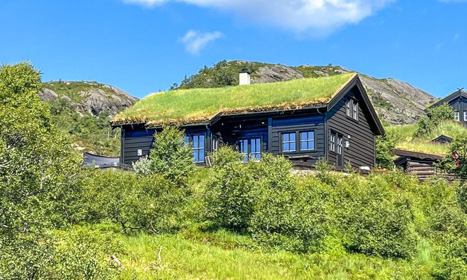 Suldal House | Amazing home in Jøsenfjorden with sauna