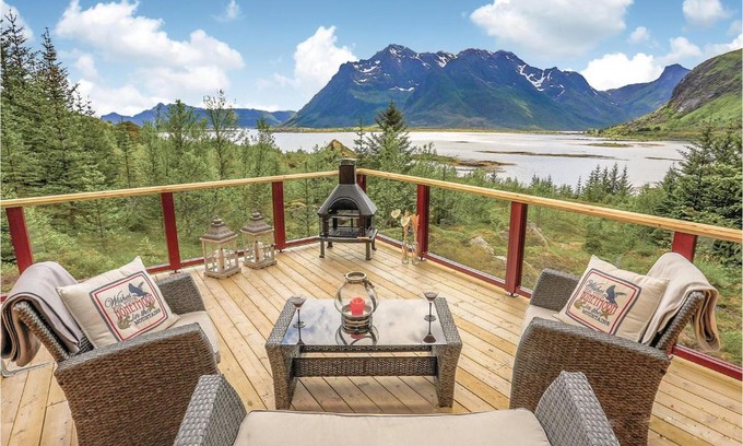 Valberg House | Amazing Home In Leknes With Kitchen