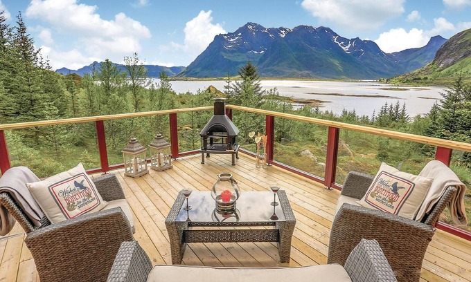 Valberg House | Amazing home in Leknes with kitchen