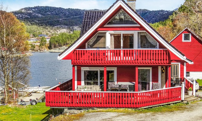 Fusa House | Amazing home in Nordtveitgrend