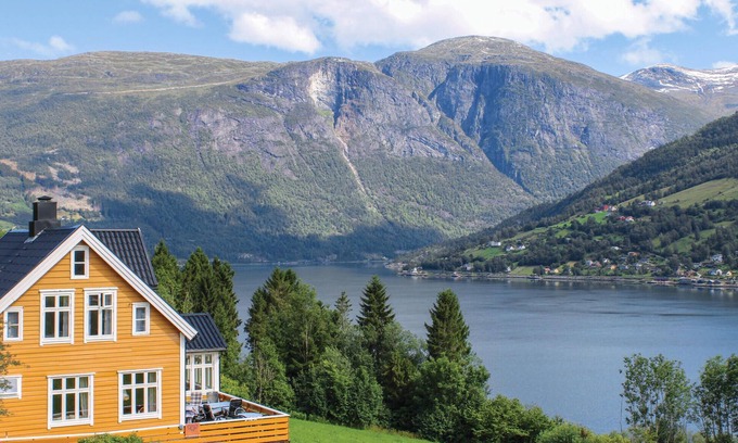 Olden House | Amazing home in Olden with WiFi