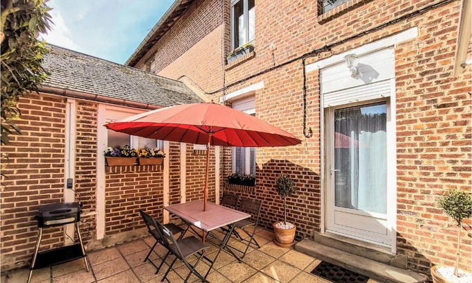 Peronne House | Amazing Home In Péronne With Kitchen