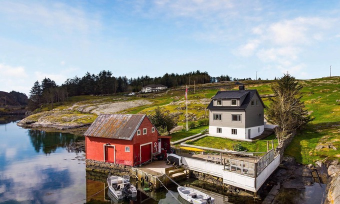 Oygarden House | Amazing home in Rong with ethernet internet