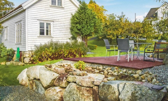 Hjelmeland House | Amazing home in Skiftun with WiFi