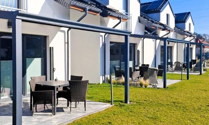 Ustka House | Amazing home in Wodnica with WiFi