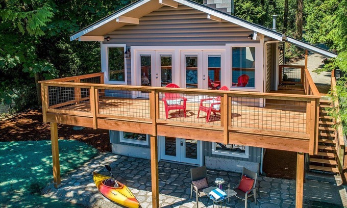 South Colby House | Amazing House on Long Lake - Private Lake Access