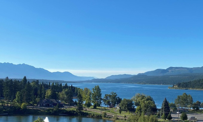 East Kootenay Condo | Amazing lake view, steps to Kinsmen Beach & Invermere restaurants & amenities!