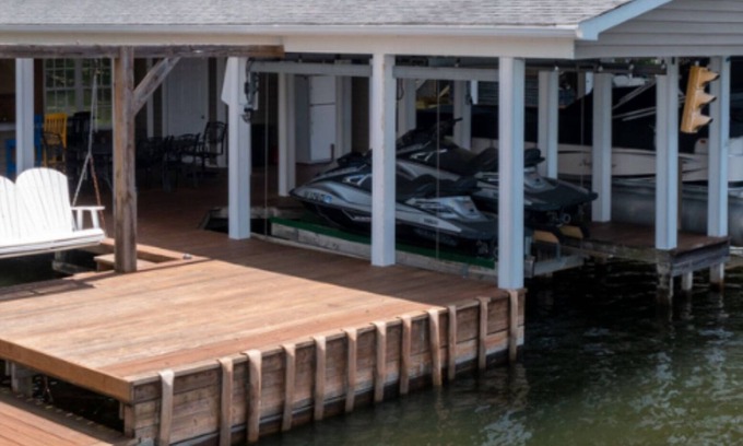 Henrico House | Amazing Lakefront View, Firepit, Flat Yard, Kayak, Dock Swing, Sunsets