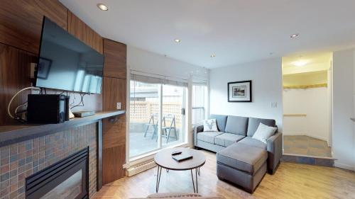 Village North House | Amazing Location with PRIVATE Hot Tub by Harmony Whistler