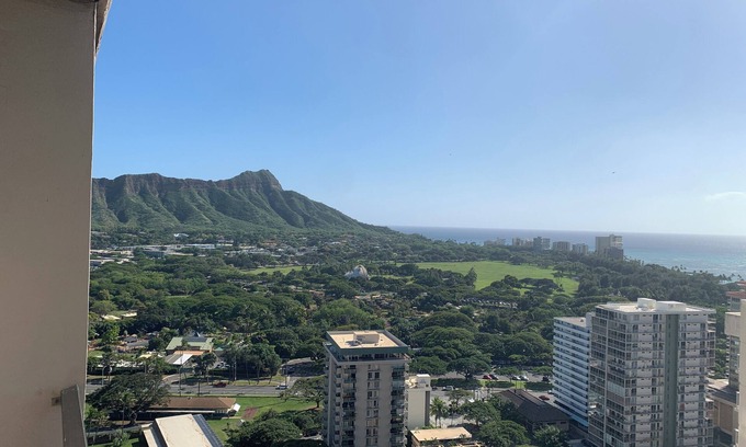Waikiki Hotel | Amazing Ocean and Diamond Head Views