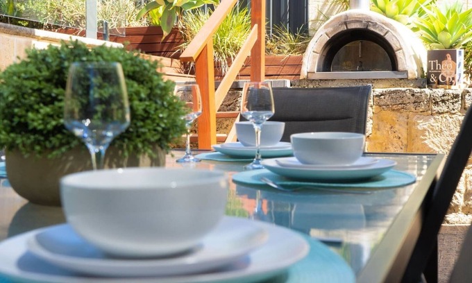 Scarborough Villa | Amazing Outdoor Living with Pizza Oven