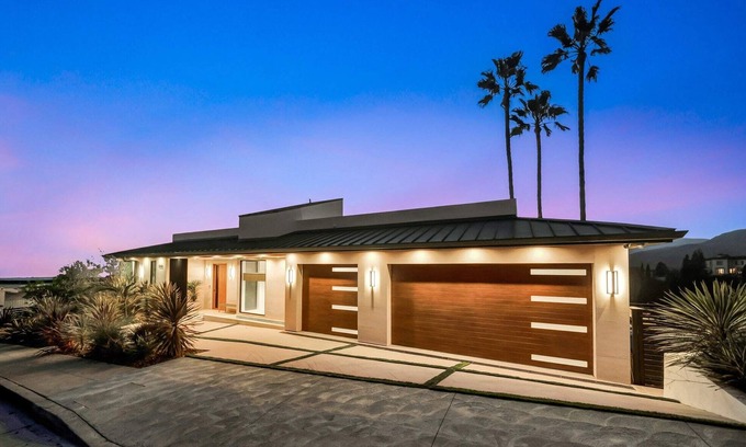 Pacific Palisades House | Amazing Palisades contemporary masterpiece!
